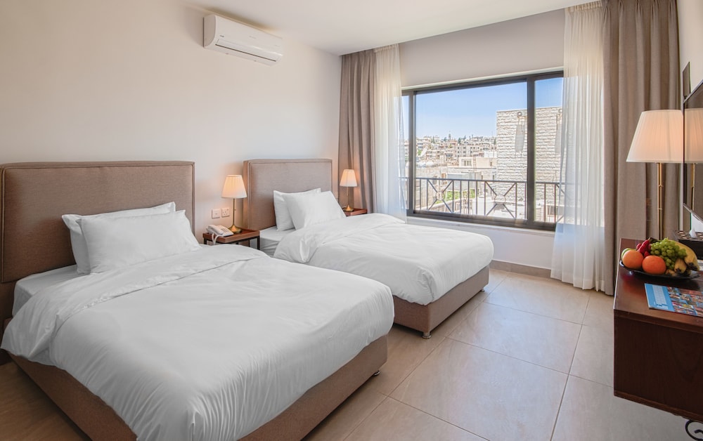 DELUXE, TWIN BEDS
