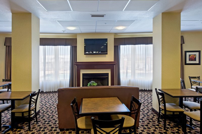 Holiday Inn Express Hotel Suites Willcox 37/53