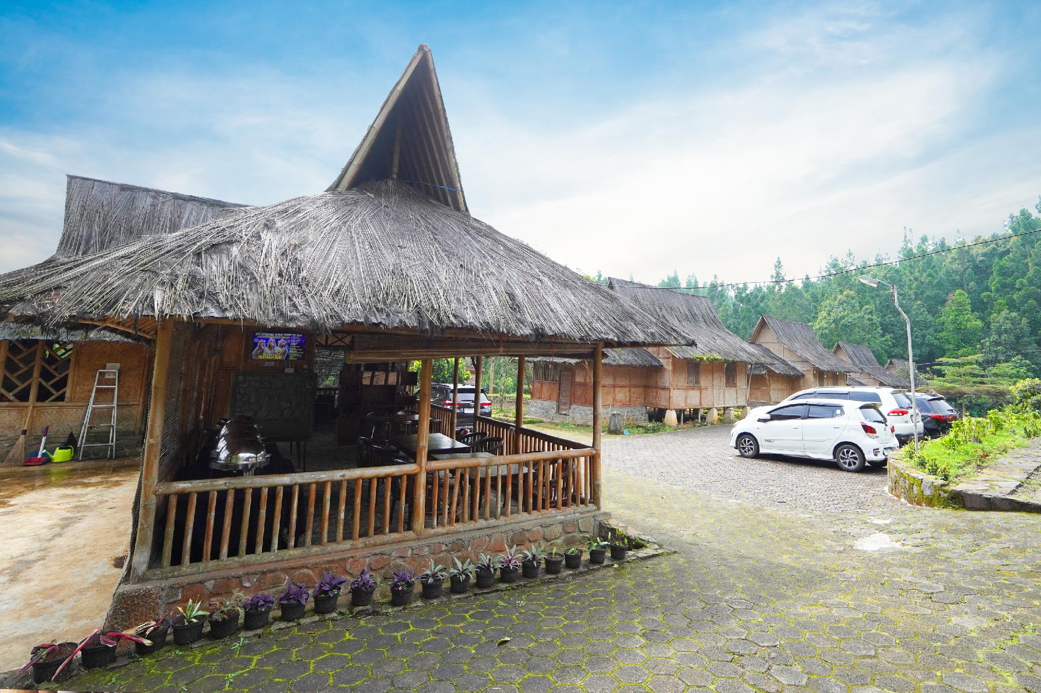 Sutan Raja Villa Kampung Karuhun 36/37