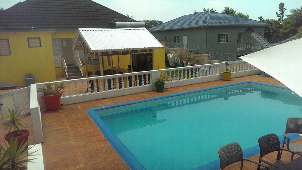 Ocho Rios Cinnamon Villas 6/13