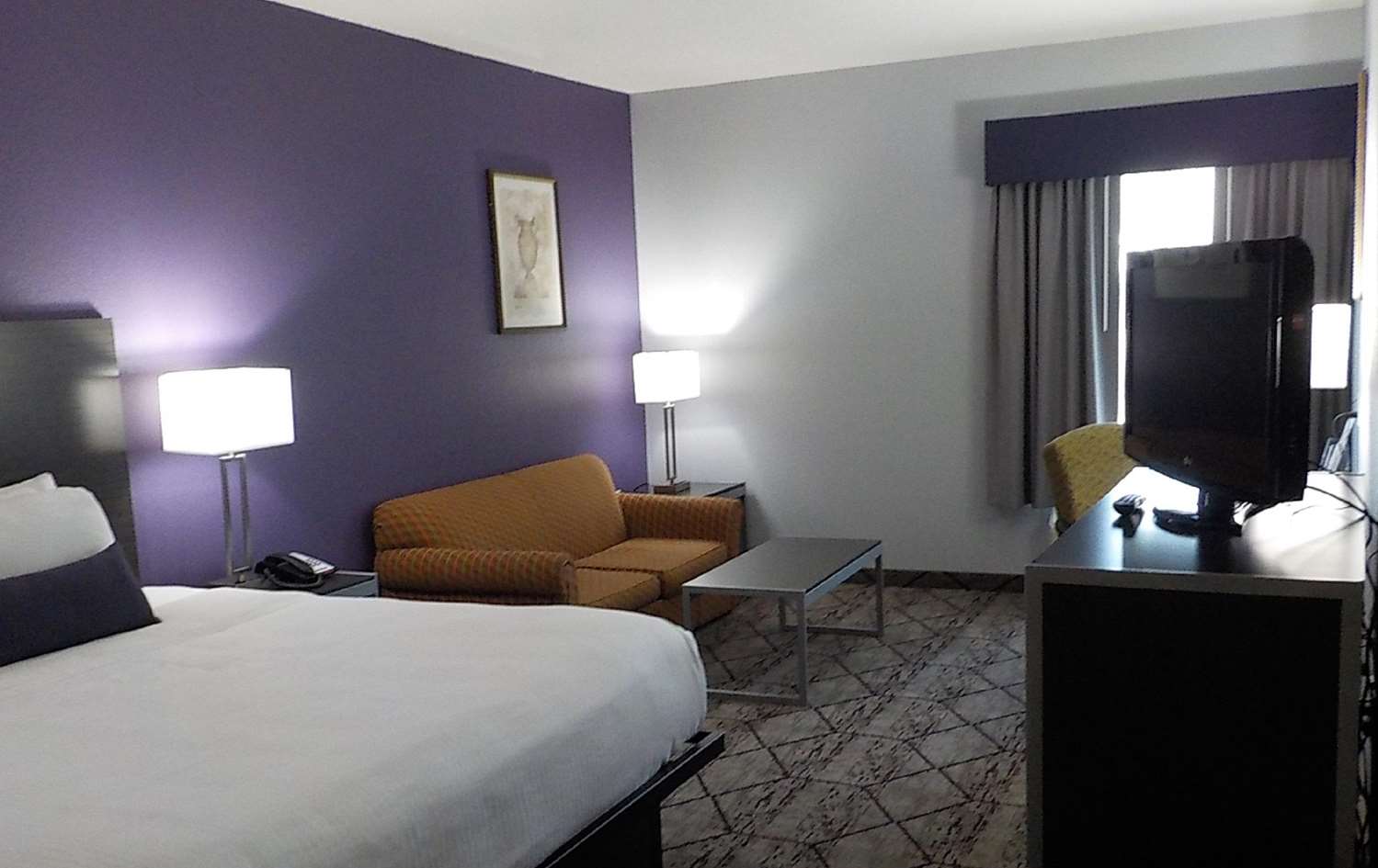 غرفة بسرير كينج، SureStay Plus Hotel by Best Western Warner Robins AFB 2/3