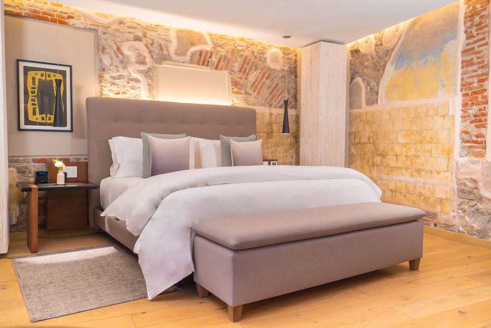 Suite, King Bed