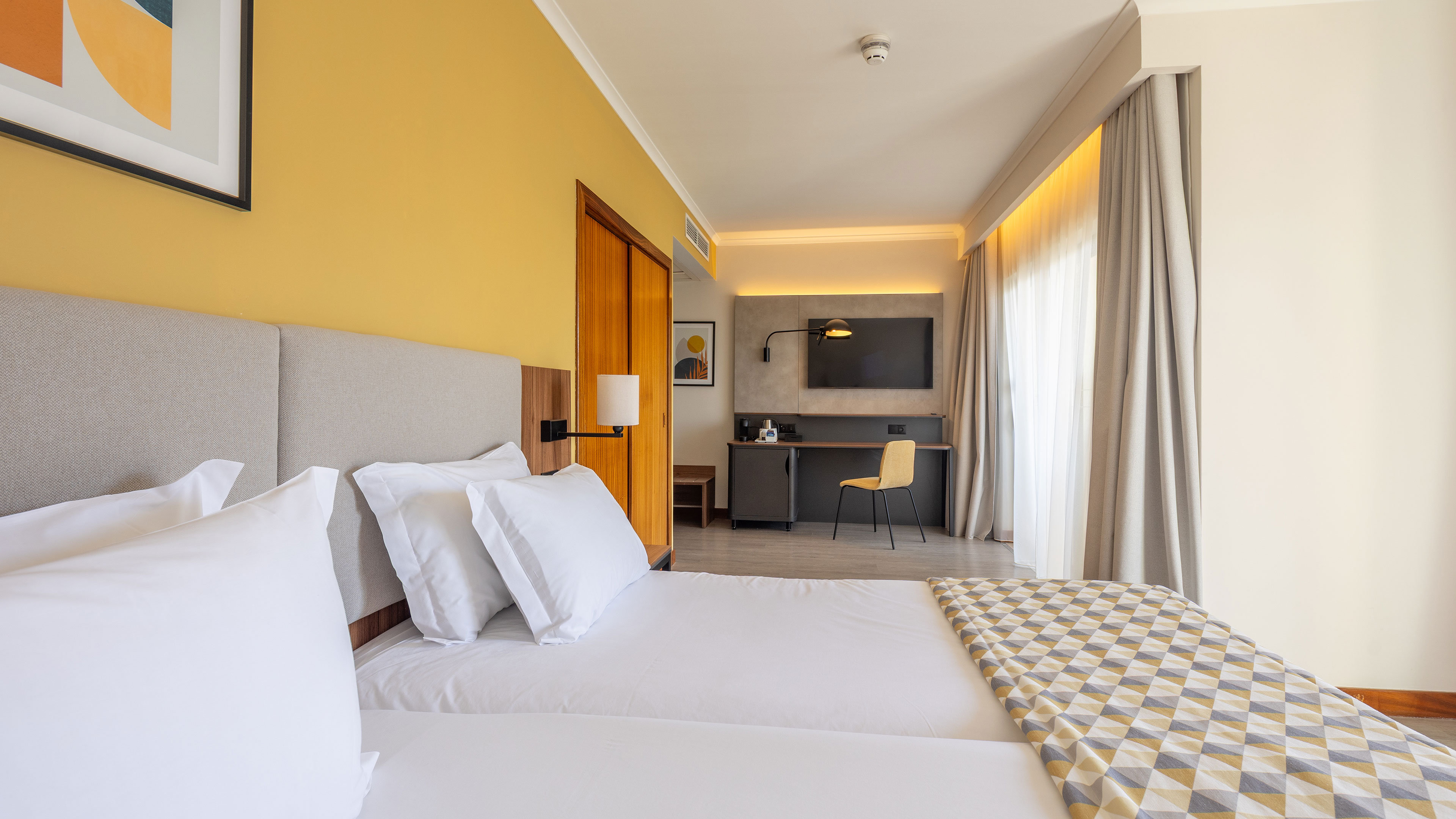 Holiday Inn Algarve Albufeira by IHG 12/79