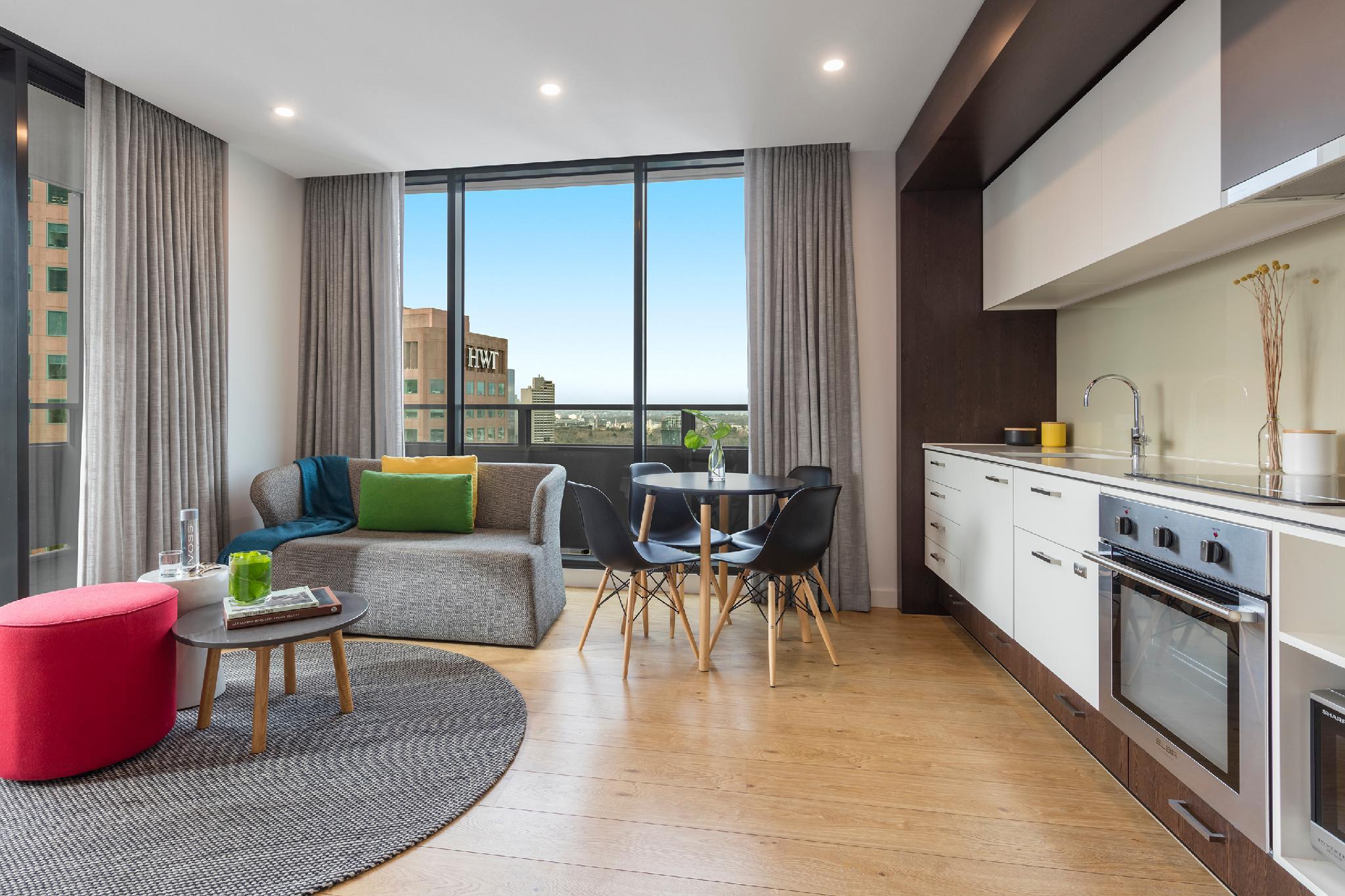 2 Bedrooms, City View