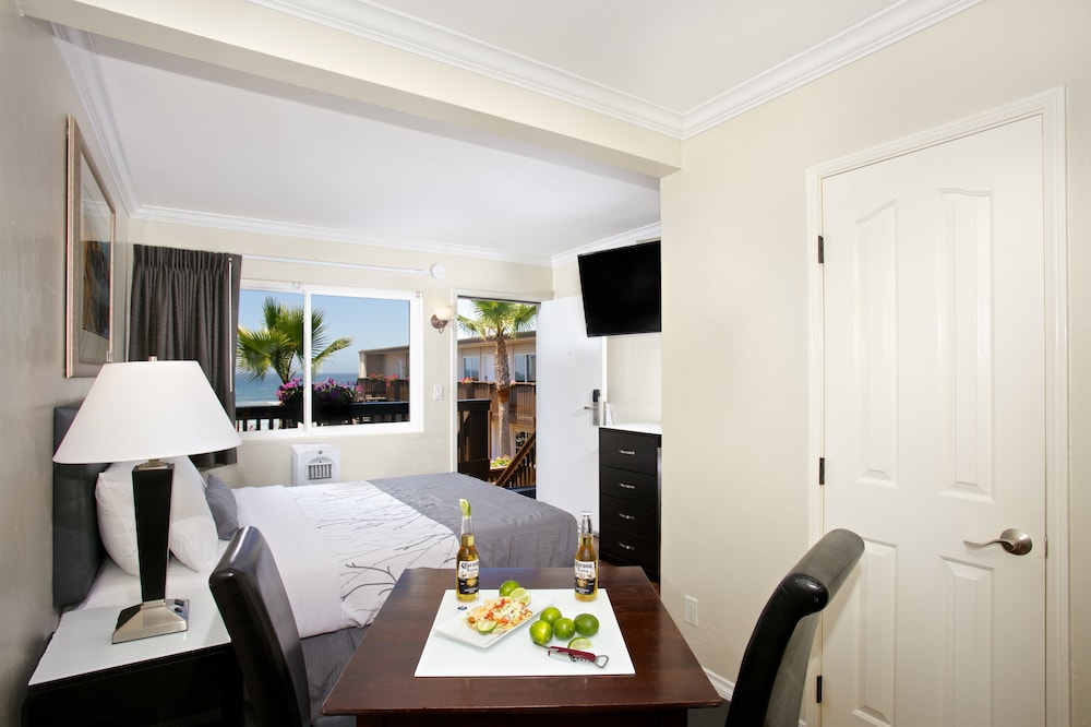 Ocean Beach Hotel 56/69