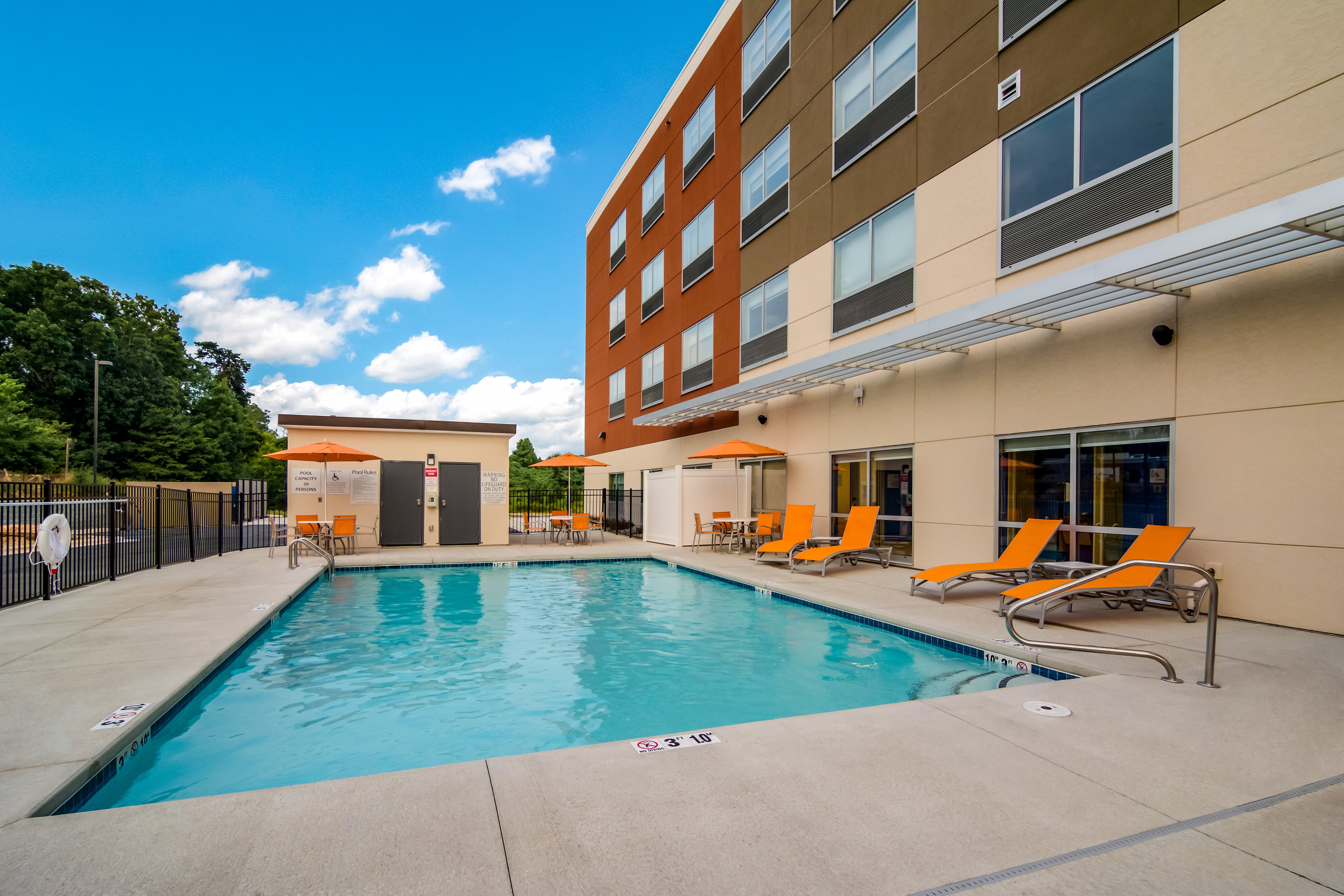 Holiday Inn Express and Suites Asheboro 4/34