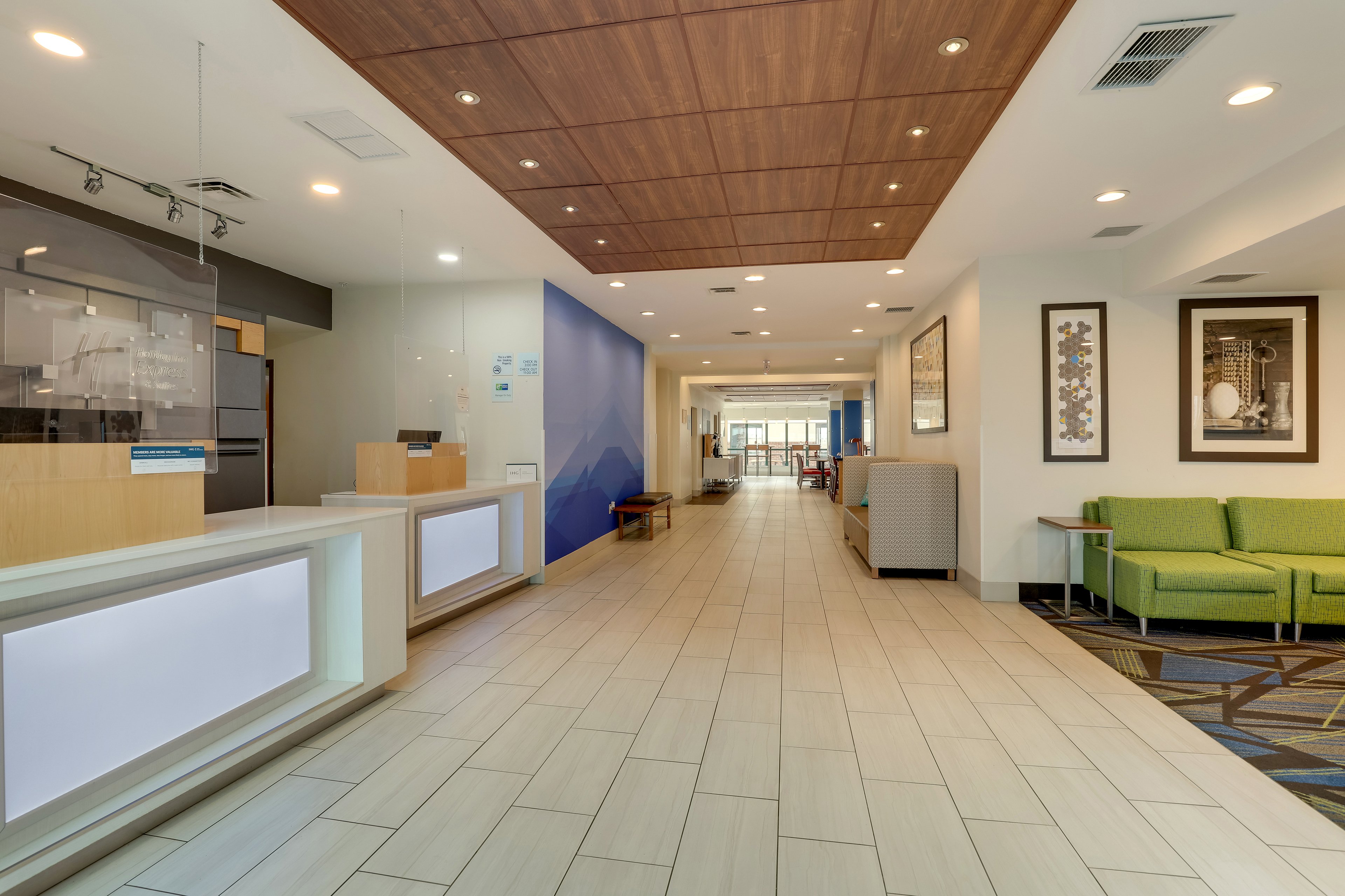 Holiday Inn Express & Suites Bryan - Montpelier 10/50
