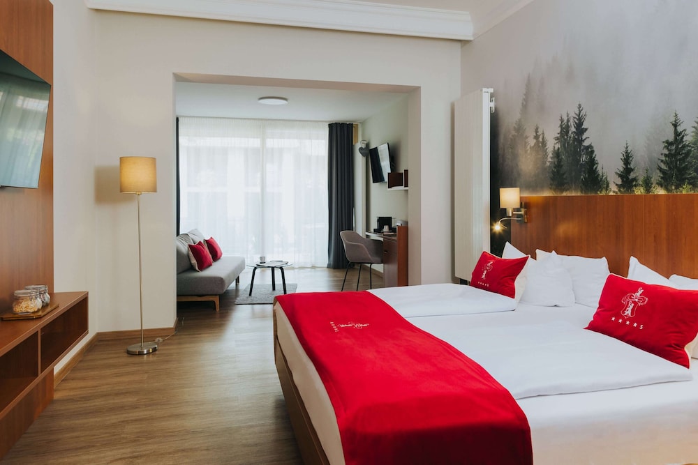 Junior Suite, King Bed, Sofa, Harbour Balcony