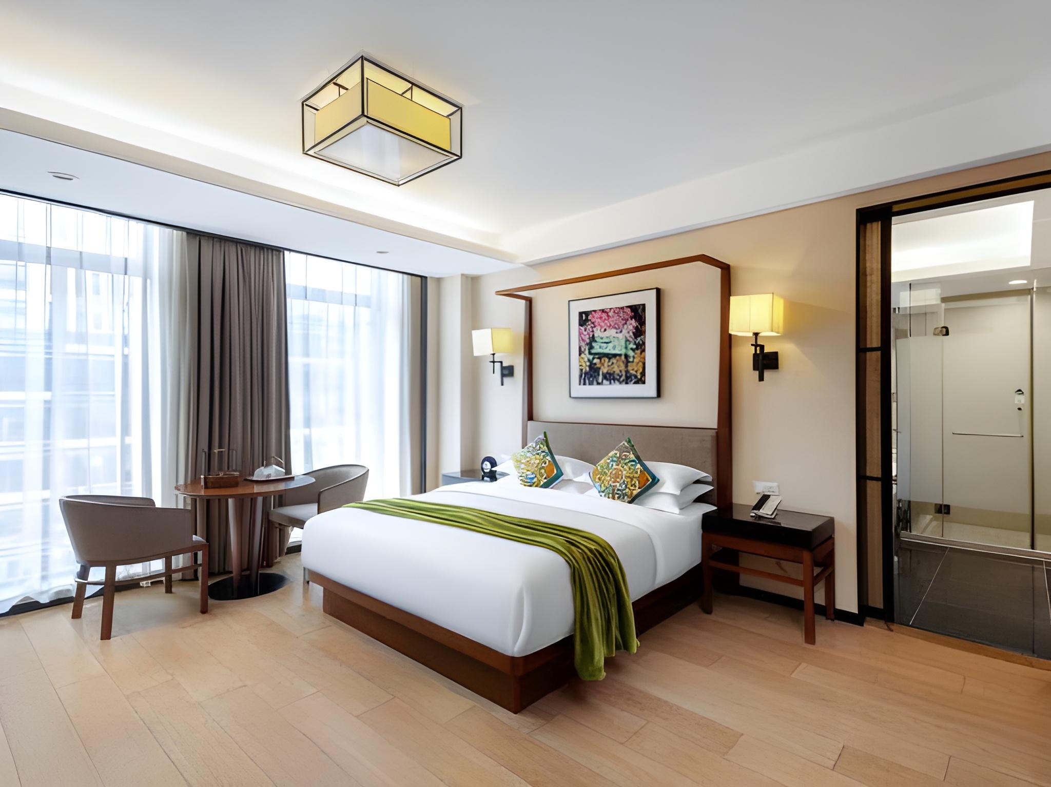 Four Seasons Big Bed Room