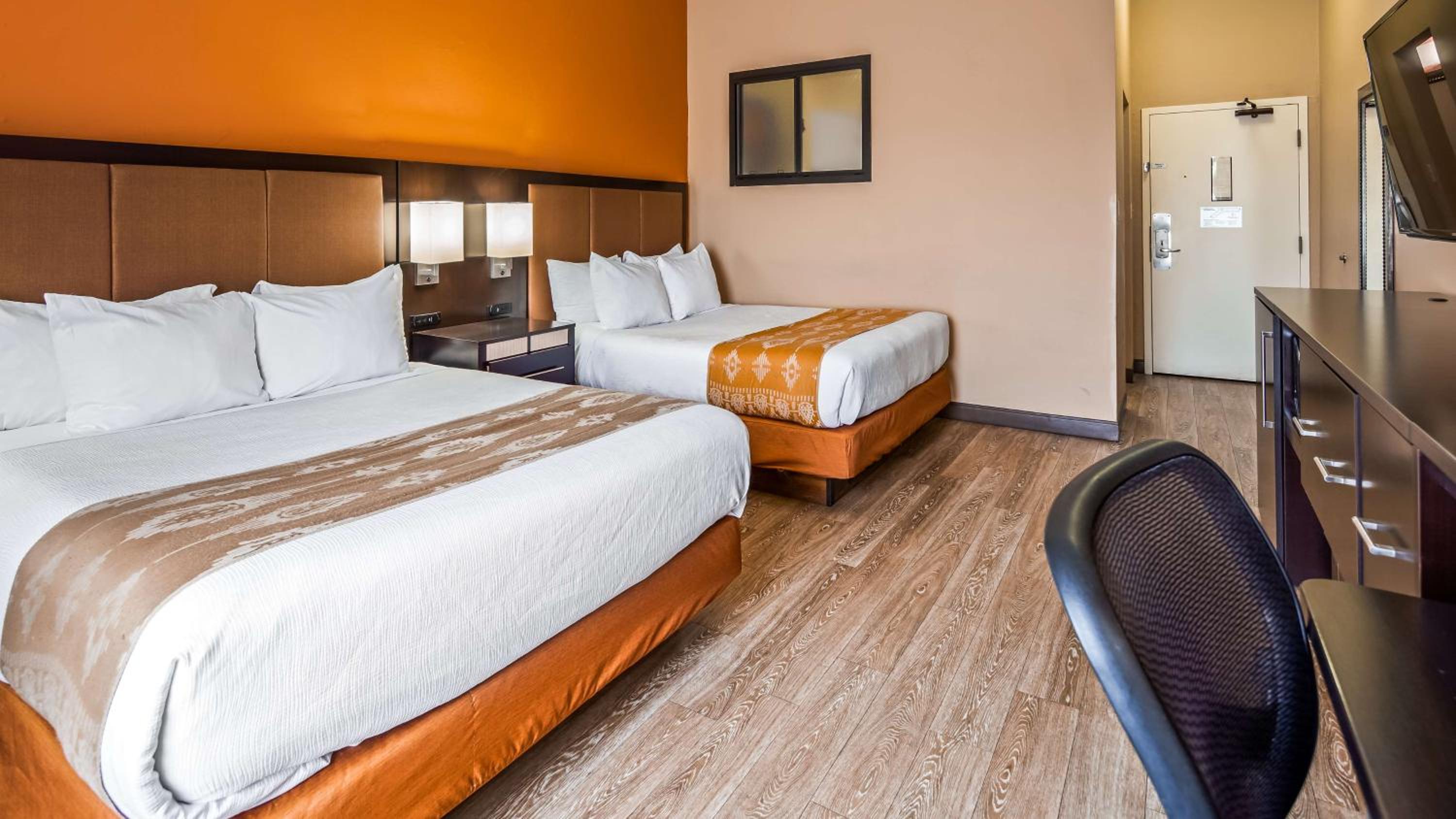 Room, 2 Queen Beds, Canyon View