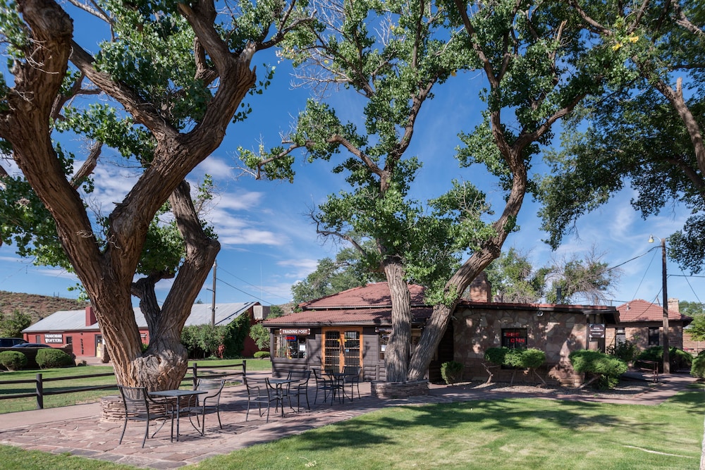 Thunderbird Lodge 45/48