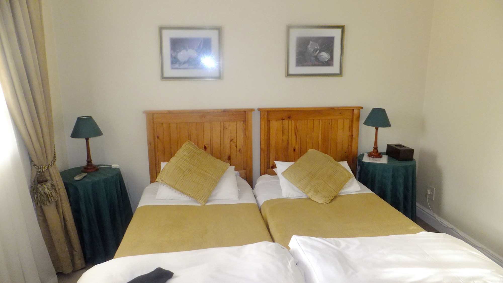 Basic, Twin Beds, Outdoor Side