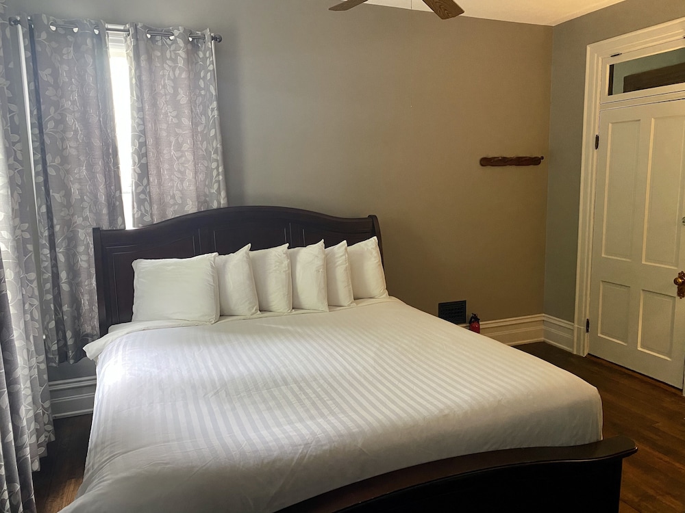 Captain Wohlt Inn Bed Breakfast 21/76