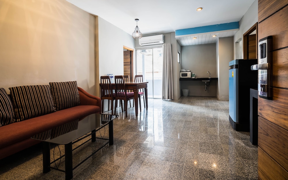 Nice Hotel Ratchada 27/40