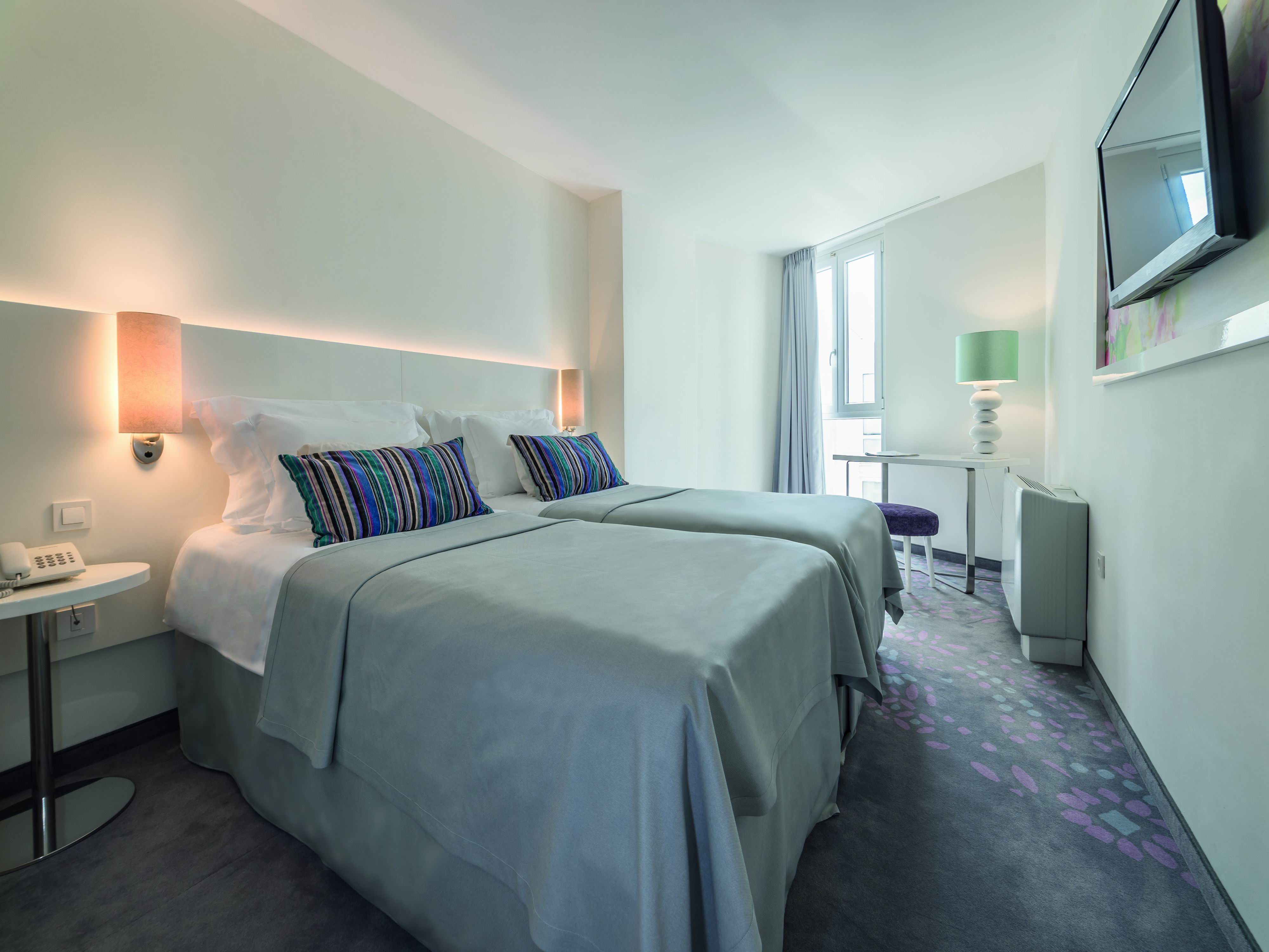 Room, Double or Twin Bed, Atrium View