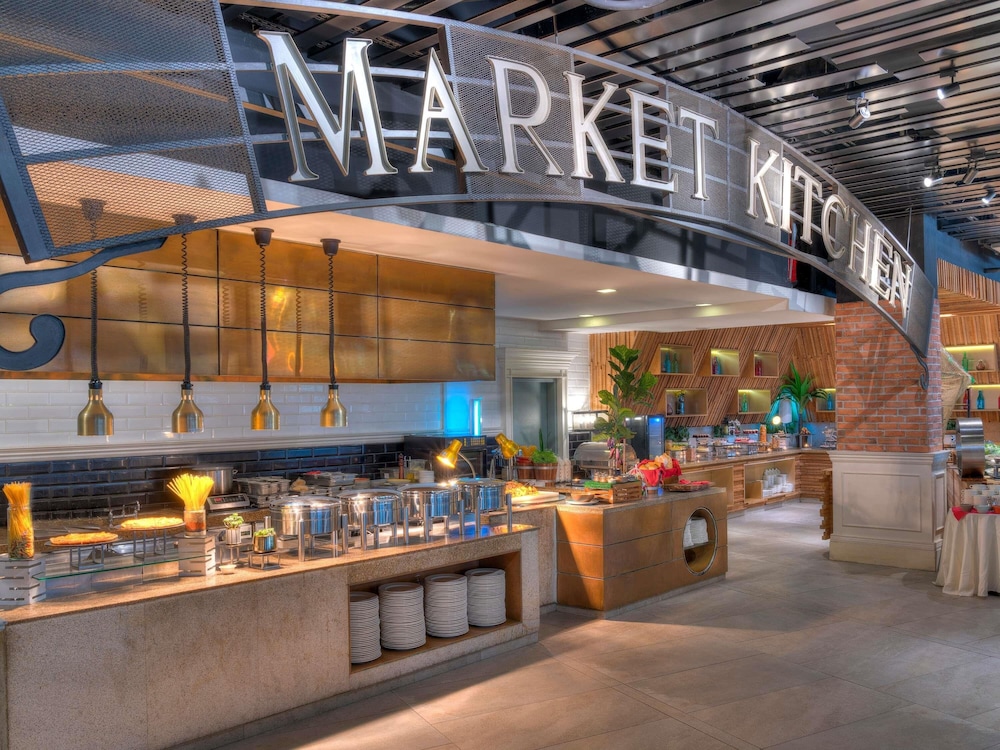 Movenpick Hotel & Convention Centre KLIA 57/63