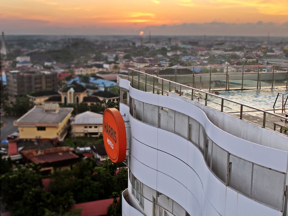 Harris Hotel Pontianak 2/50