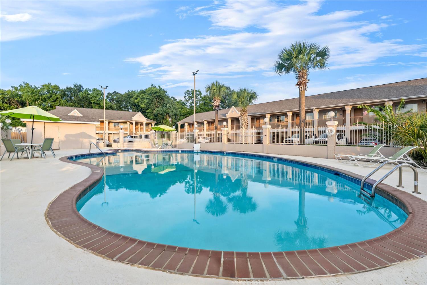 Days Inn By Wyndham Nacogdoches/Sfa University/Downtown 6/12