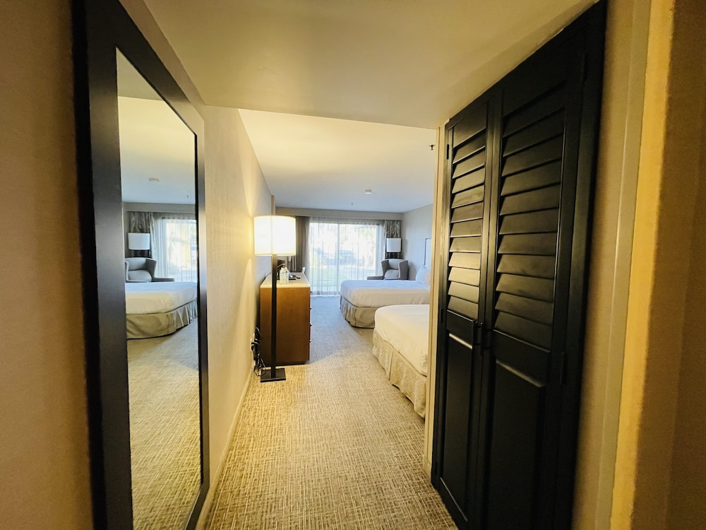 Doubletree By Hilton Fresno Convention Center 18/59