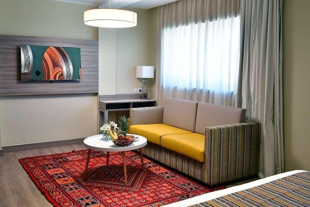 Naya Hotel 32/50
