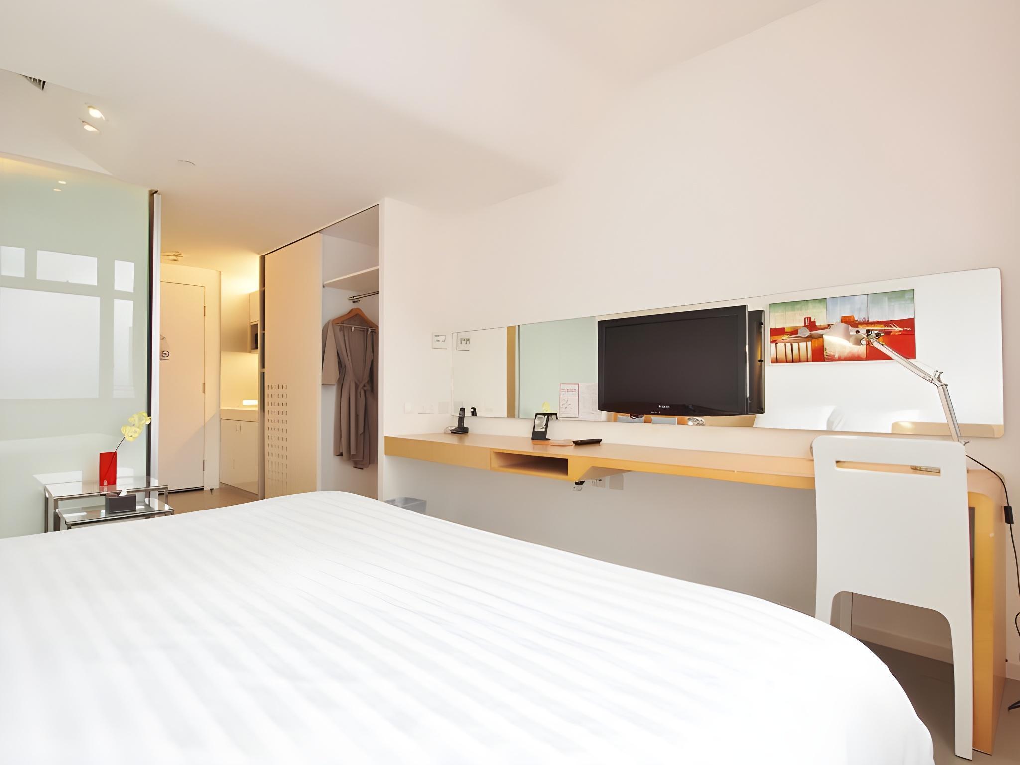 60 West Hotel 8/63
