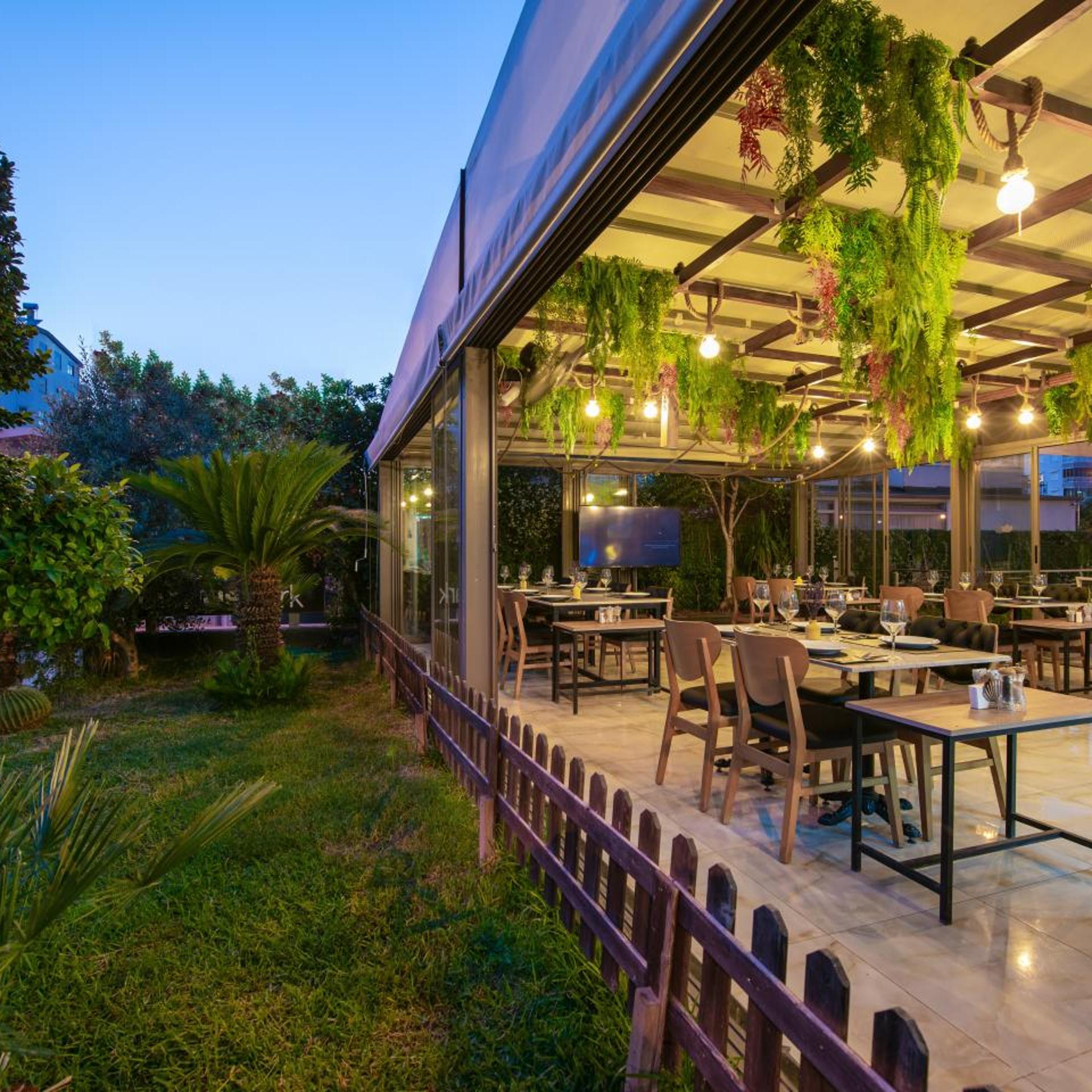 Theluna Suite Hotel 3/50
