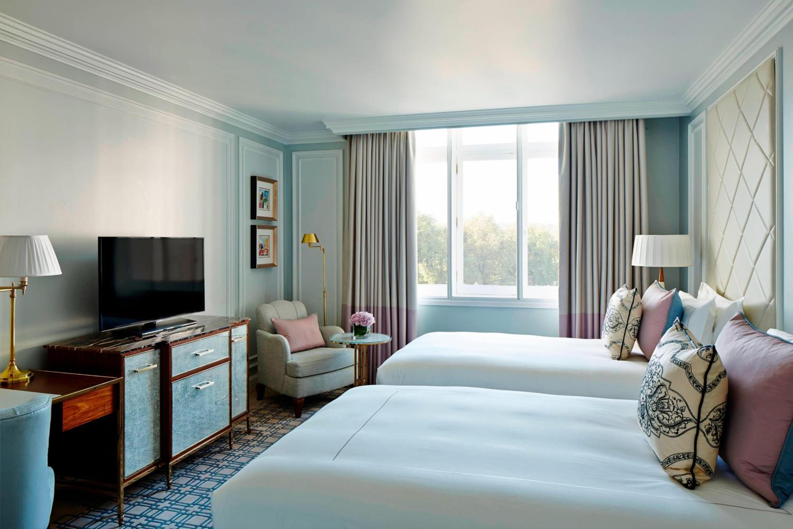1 Bedroom, Family Suite, Suite, Twin Beds, Sofa, Executive Lounge Access