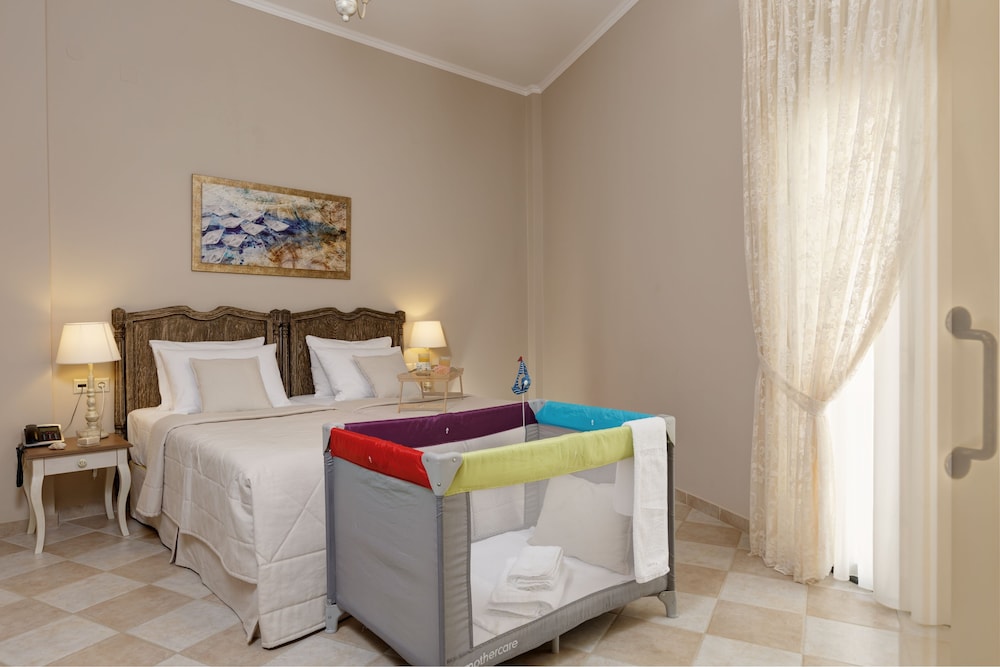 Ionia Suites 7/40
