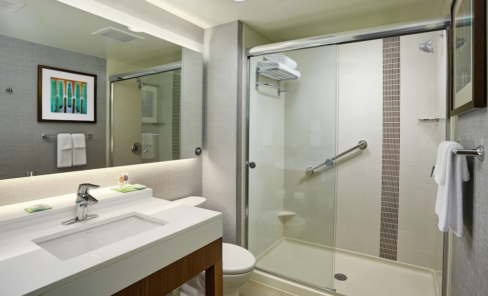 Hyatt Place Bloomington 62/64