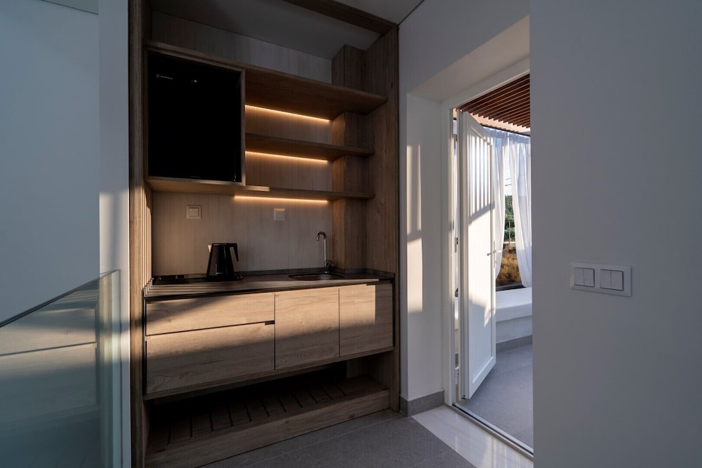 Mirablue Deluxe Residences 16/50