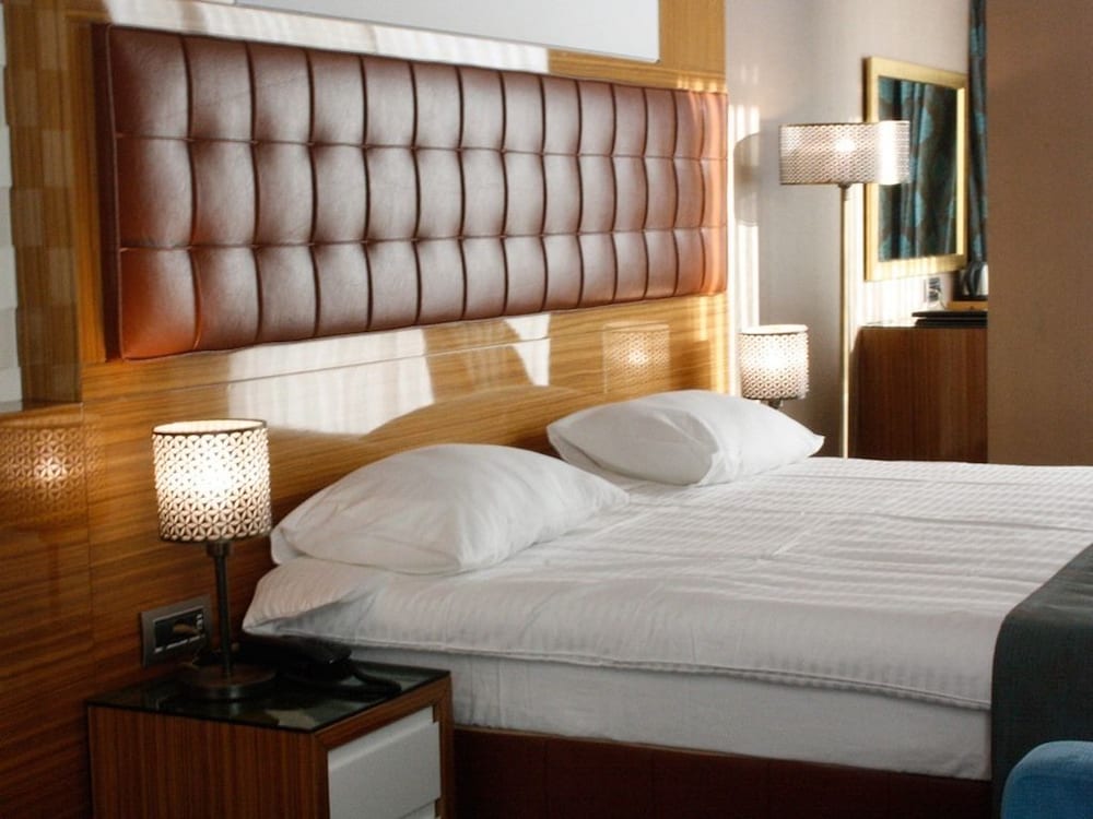 The Hera Platinum Hotel 15/50