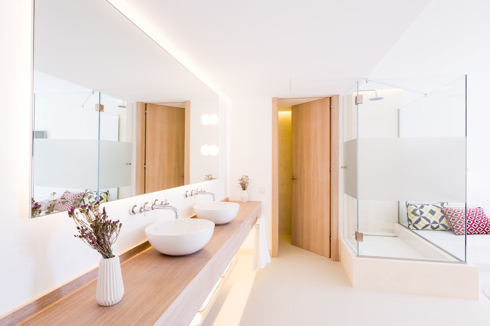 Gatzara Suites Santa Gertrudis 75/76