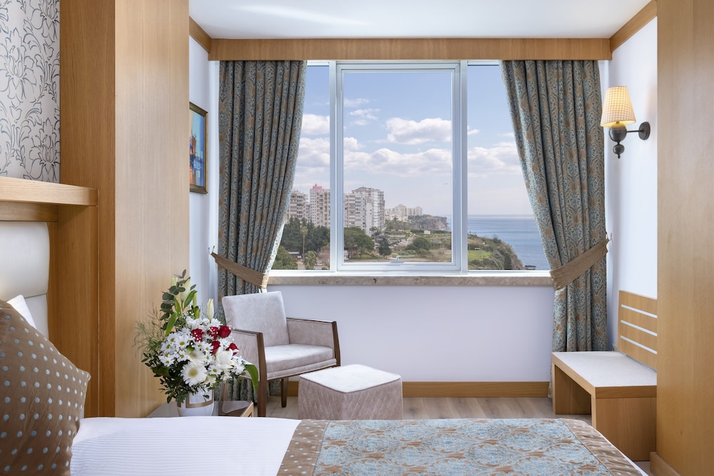 Delta Hotels by Marriott Antalya Lara - Adult Only 18 Plus 12/33