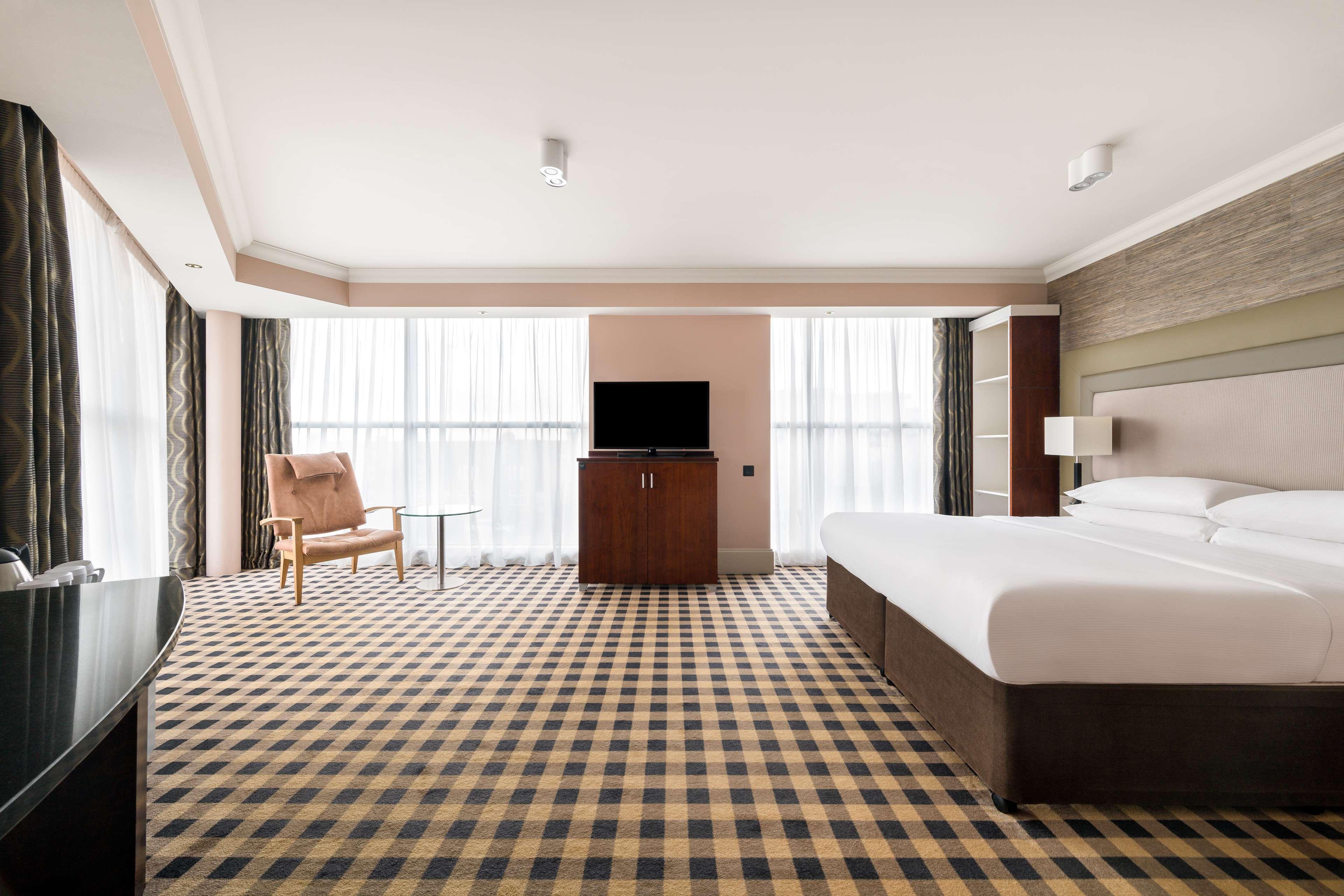 GUEST ROOM, QUEEN BED