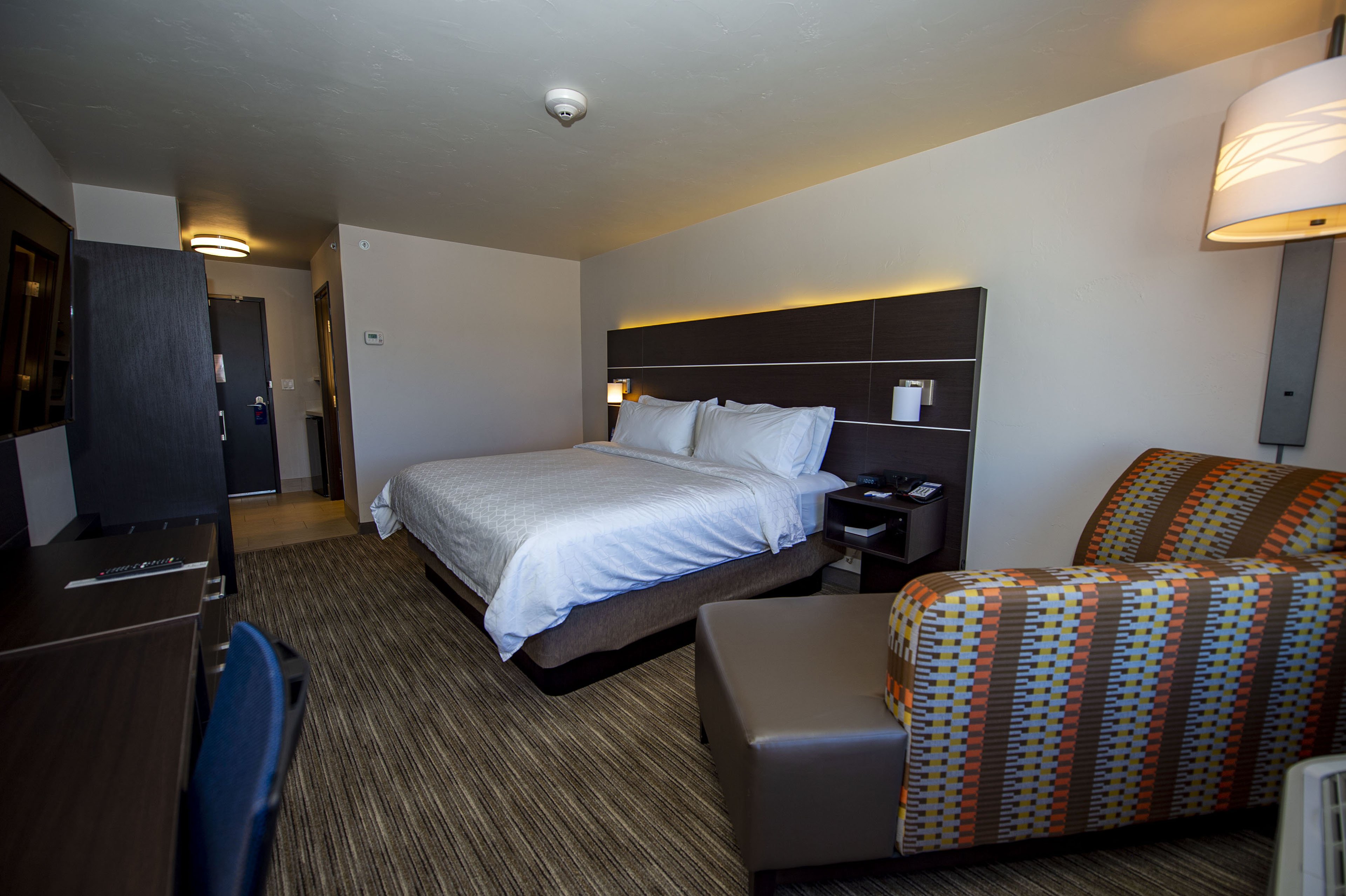 Holiday Inn Express Suites Colorado Springs Afa Northgate 23/56