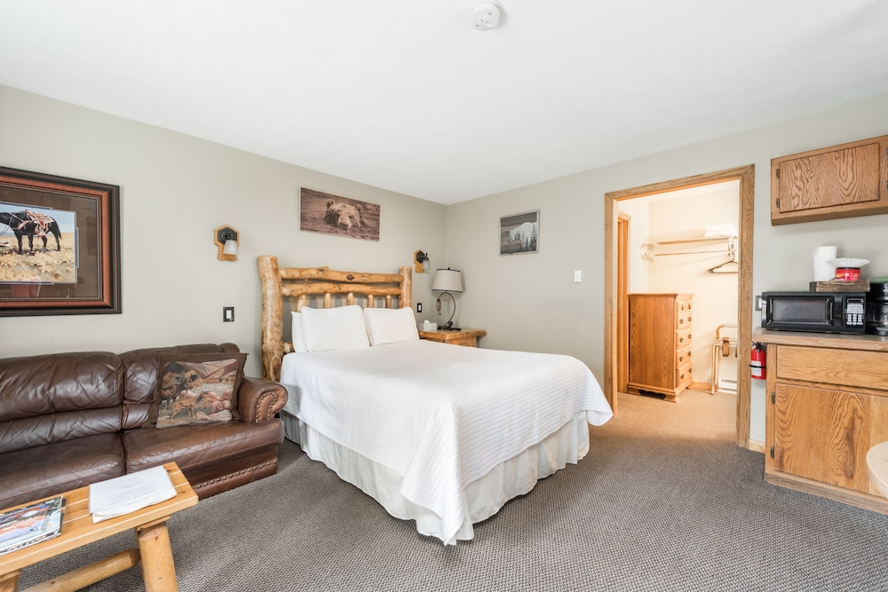 4 Seasons Inn on Fall River 33/76