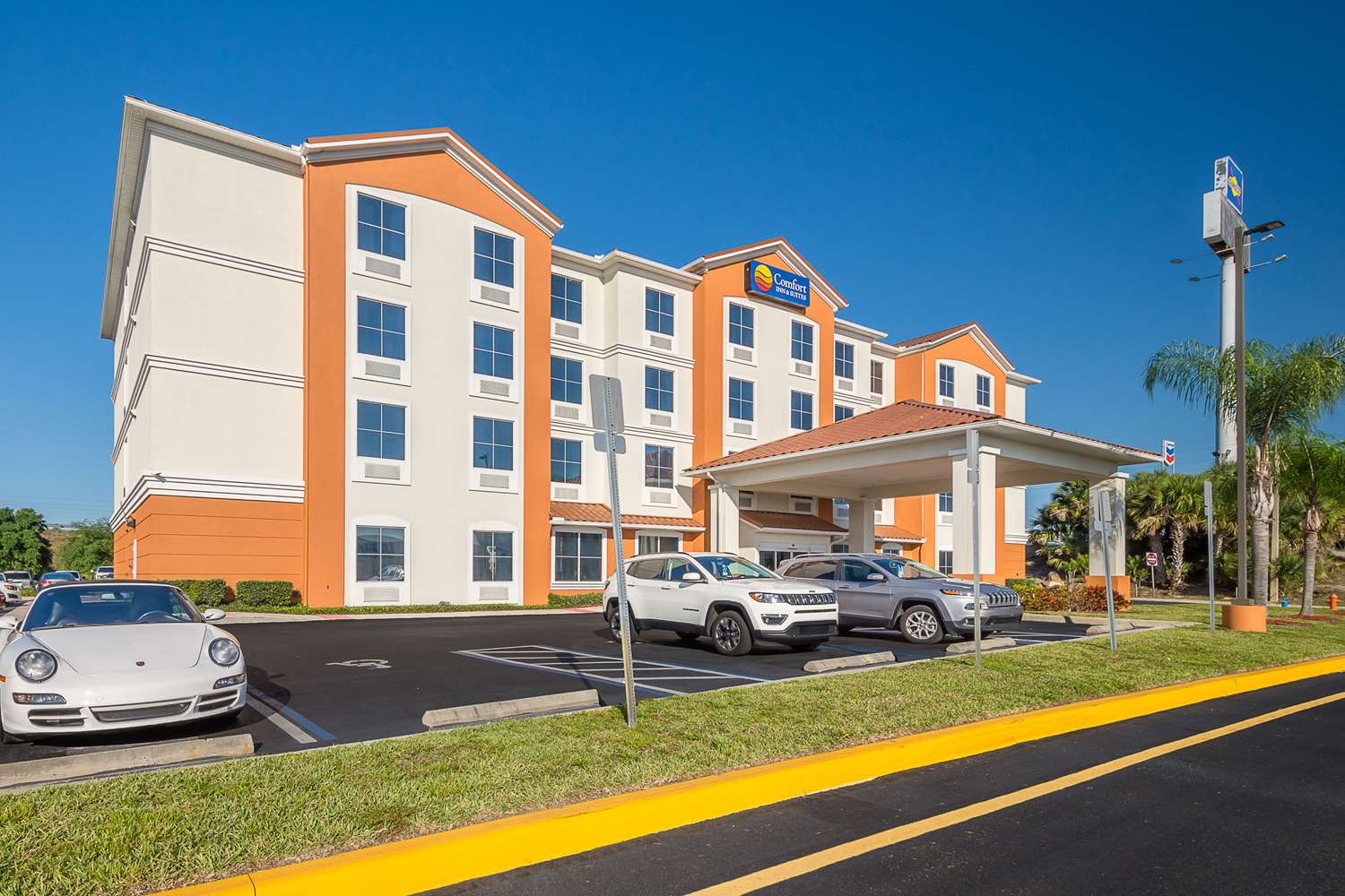 Comfort Inn & Suites Maingate South 17/19