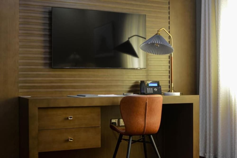 فندق ريدويفز(Redwaves Hotel) 43/47
