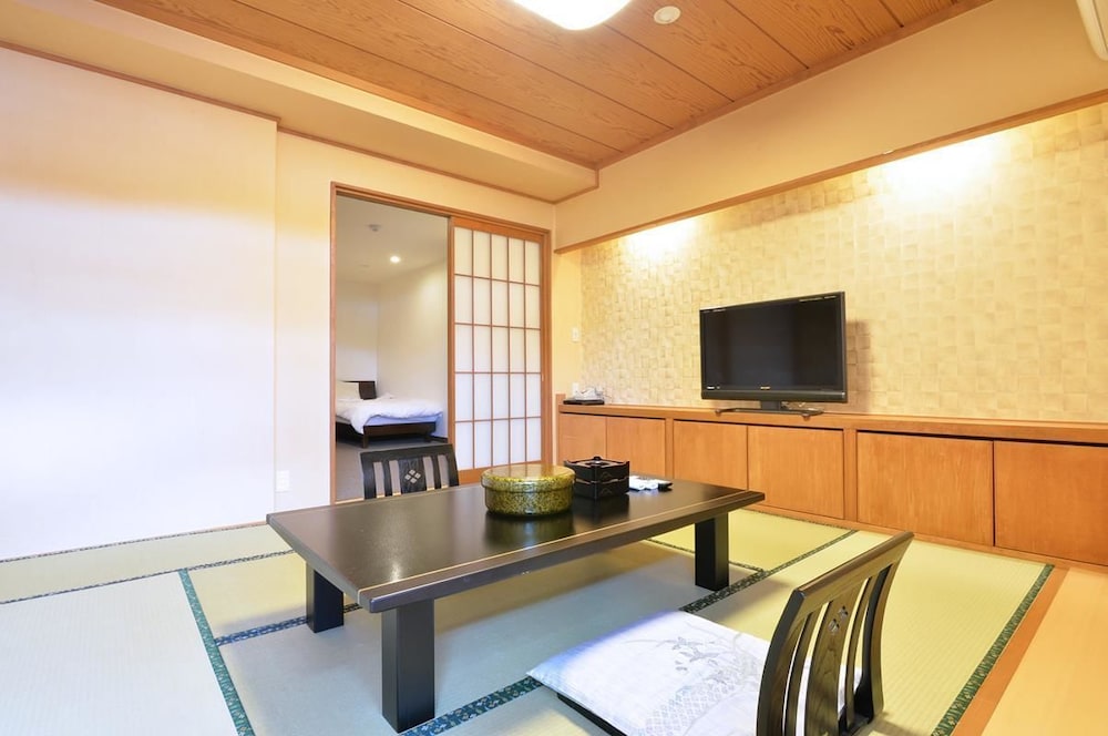 Hotel Izumiya 61/68