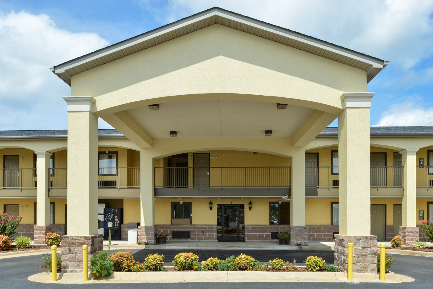 Americas Best Value Inn And Suites University Avenue 2/18