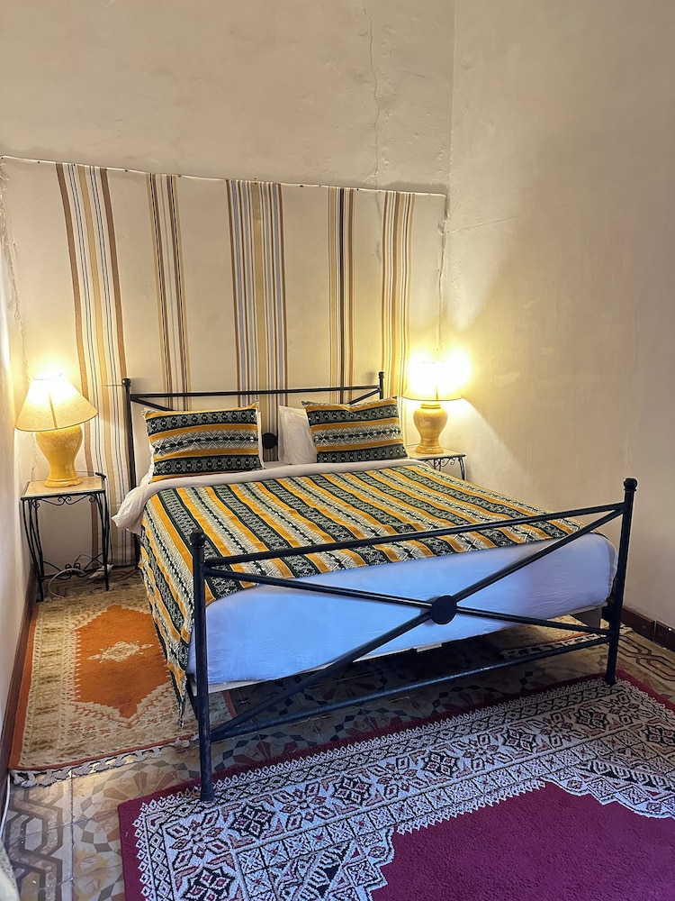 RIAD A LA BELLE ETOILE 4/83