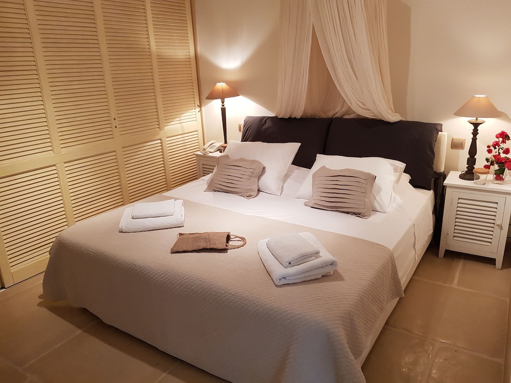 SEMI BASEMENT, ATRIUM, JUNIOR SUITE