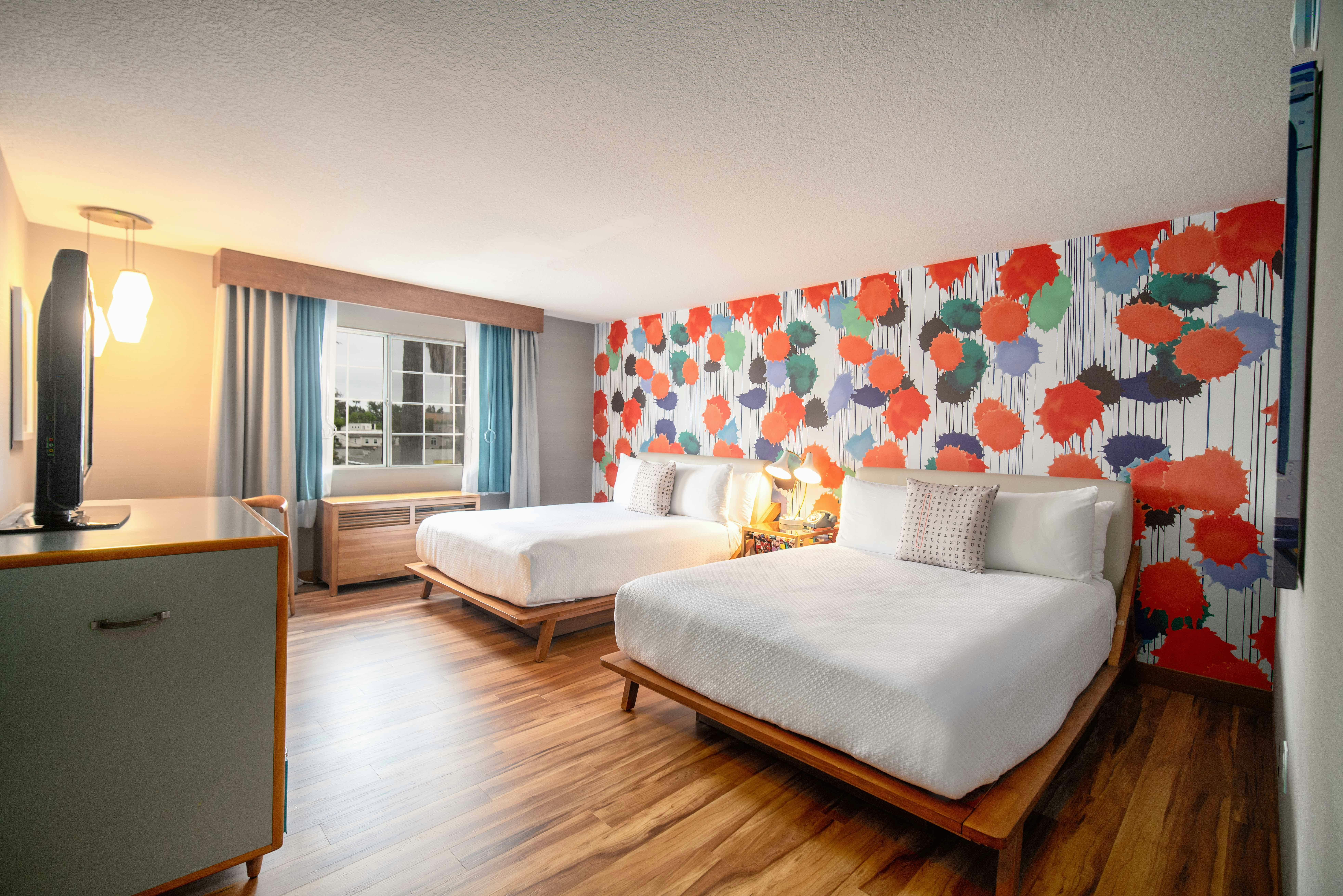 Boulevard, 2 Queen Beds, Accessible، The Kinney Venice Beach 2/3
