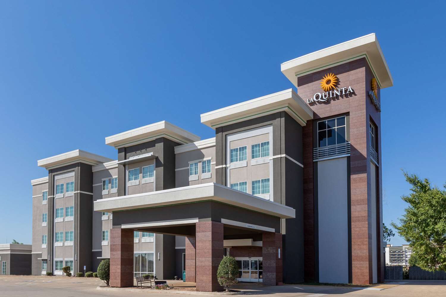 La Quinta Inn & Suites by Wyndham Durant 2/33