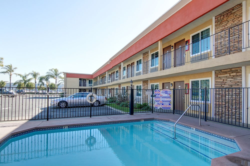 Ontario Inn & Suites 3/50