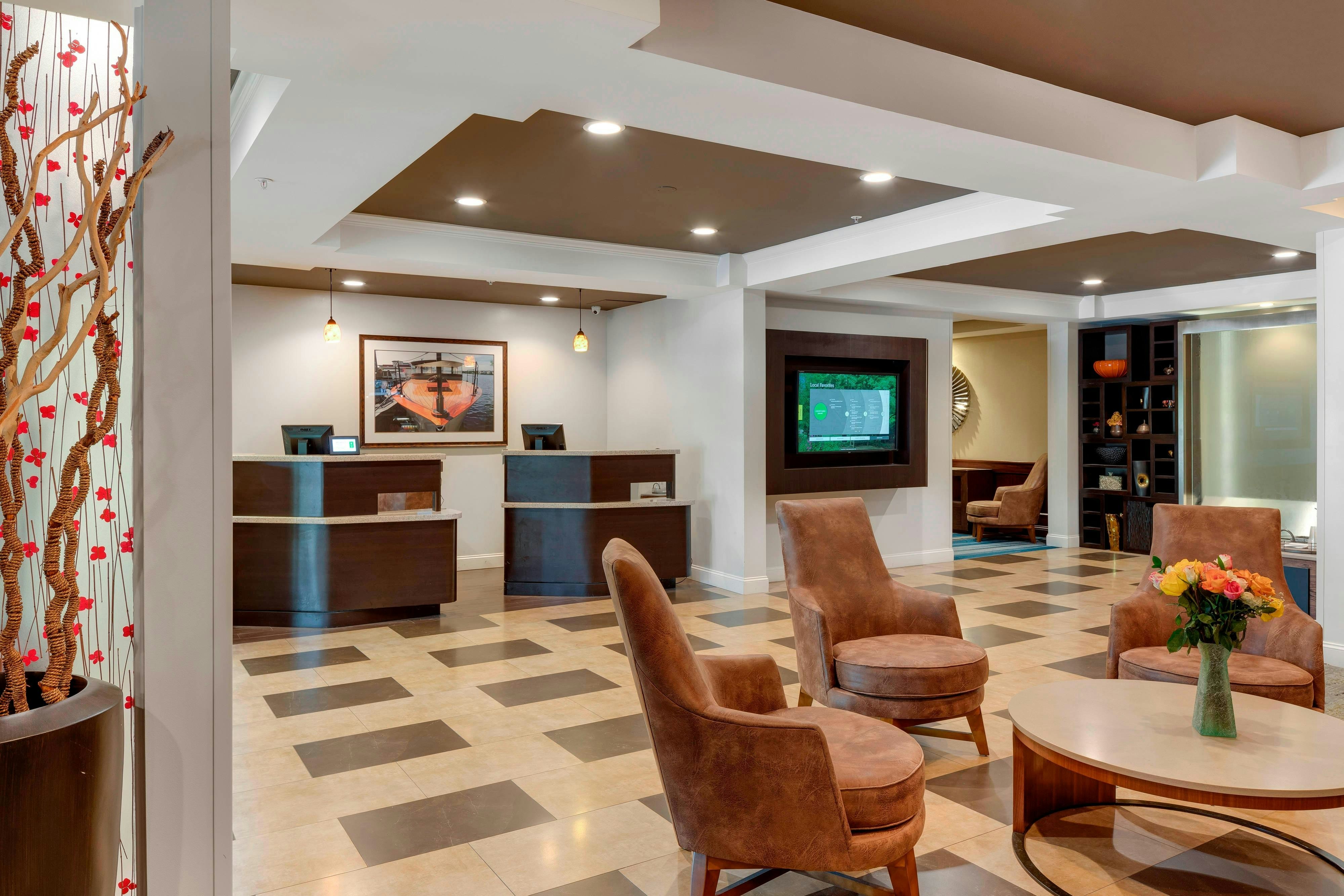 Courtyard By Marriott Portsmouth 7/11