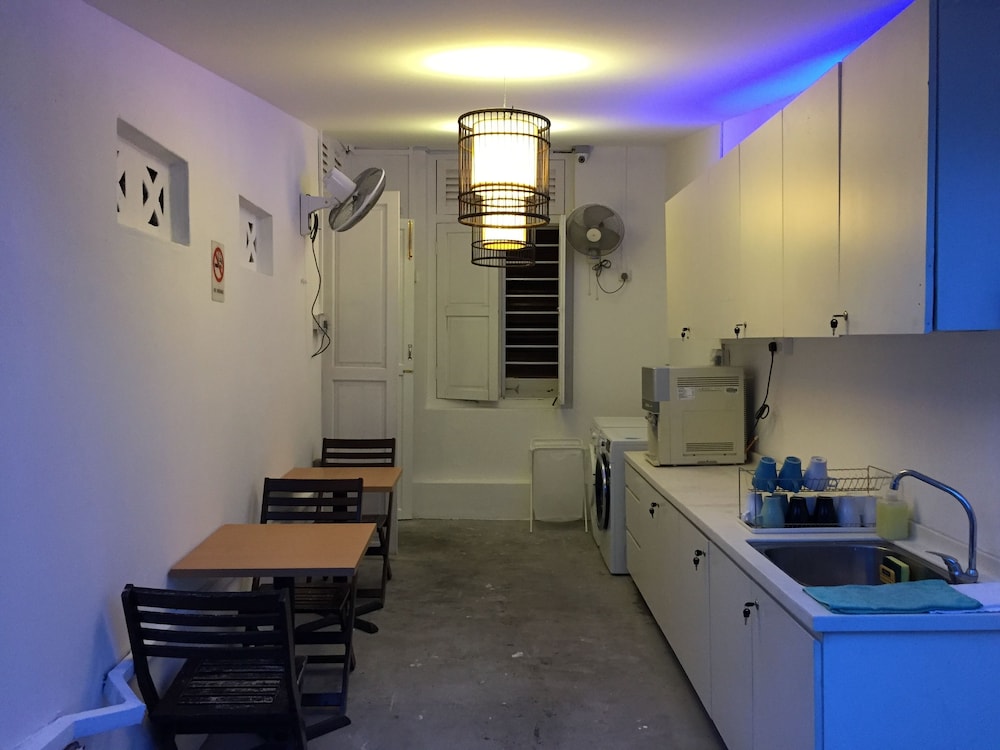Royal Hostel Singapore 25/33