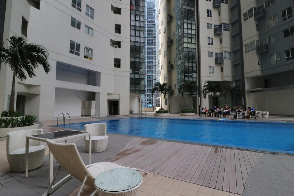Oasis Regency At Fort Victoria 26/30