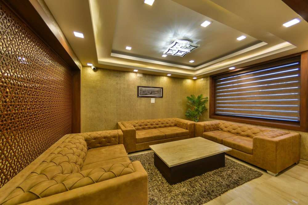Clarks Inn Srinagar (Ex Hotel Spring Hills) 36/50