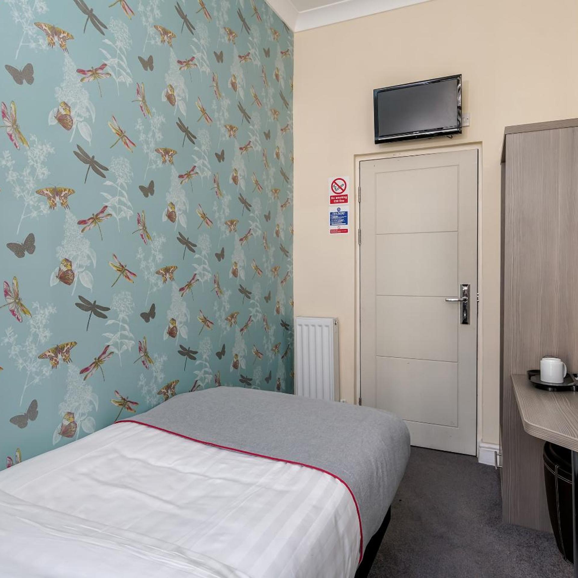 Single Room with Bathroom Outside of Room